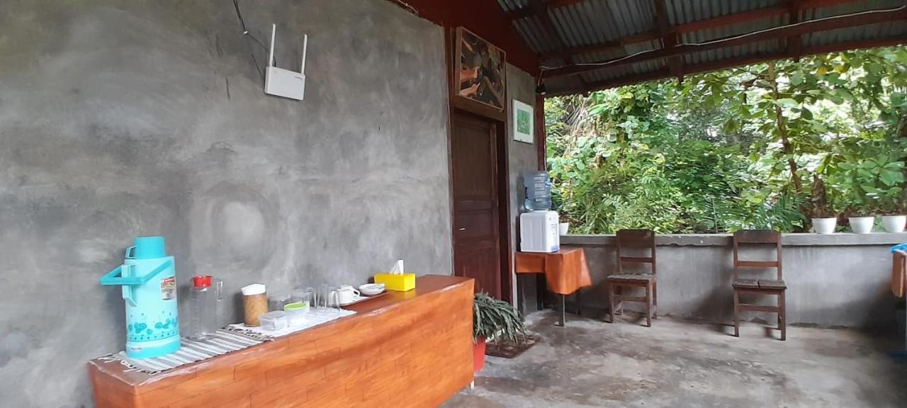 Renny'S Tangkoko Safety Stop Bitung Exterior photo